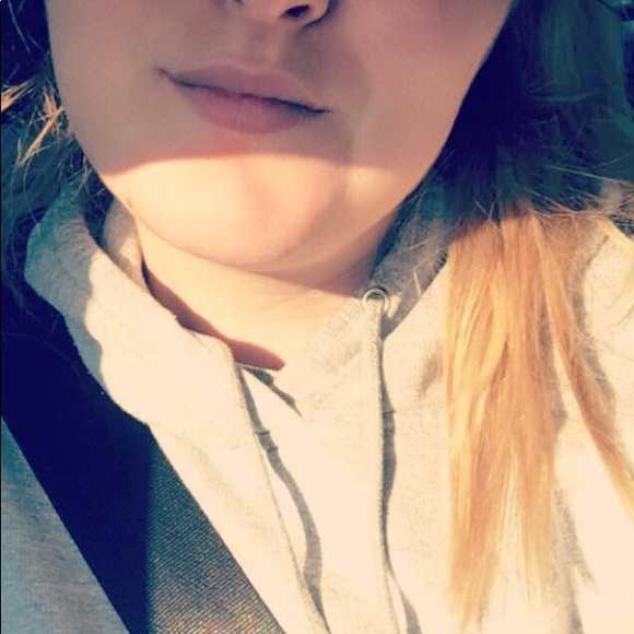 Meet your Posher, Emily - Picture 5 of 7